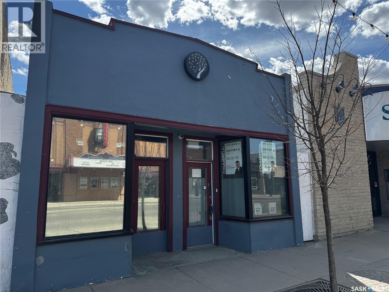 317 20th Street W Property Photo 1