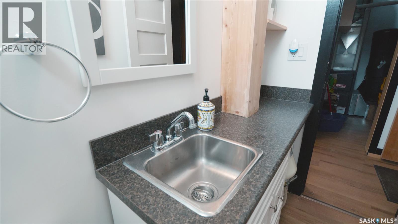 317 20th Street W Property Photo 17