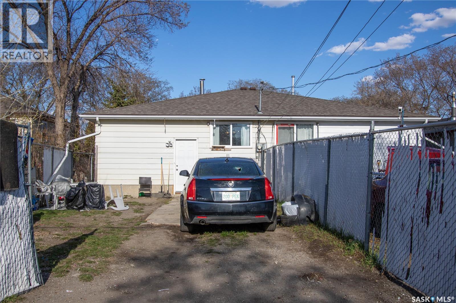350 & 352 Toronto Street Property Photo 3