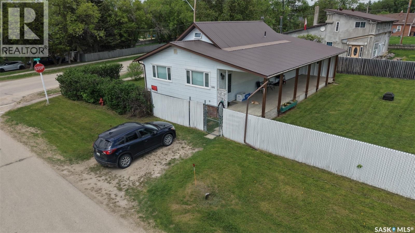 101 5th Avenue S Property Photo 2