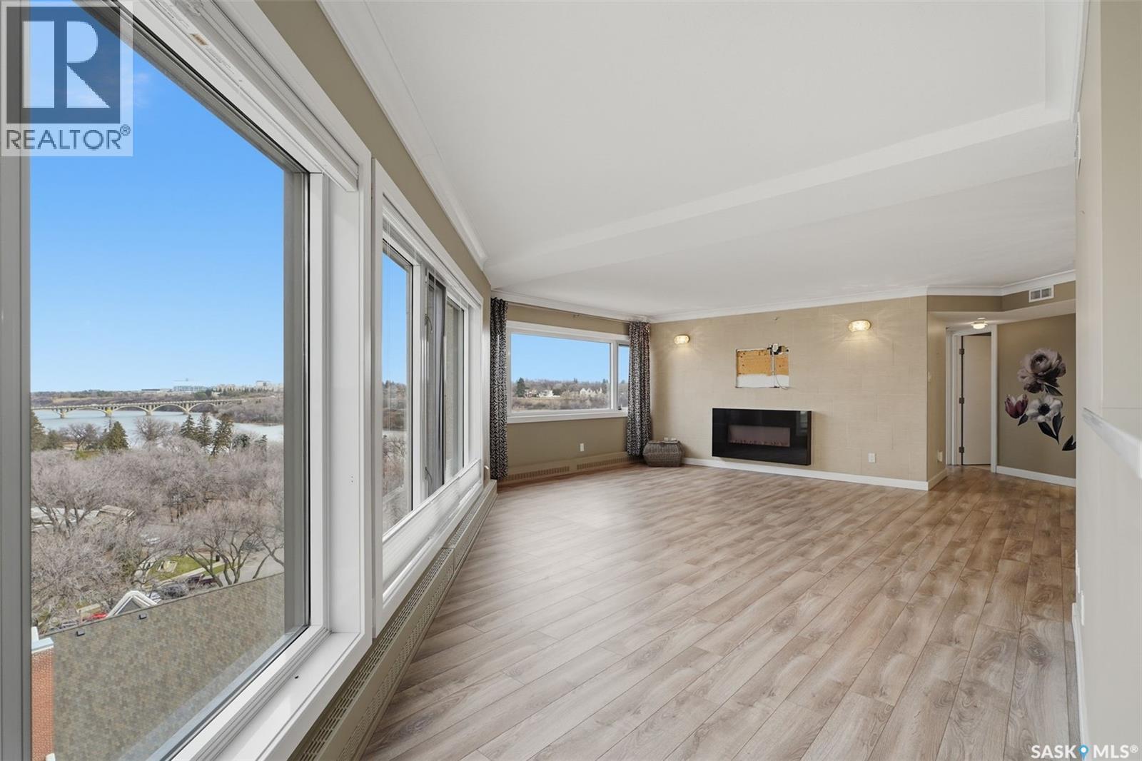 1080 424 Spadina Crescent E Property Photo 7