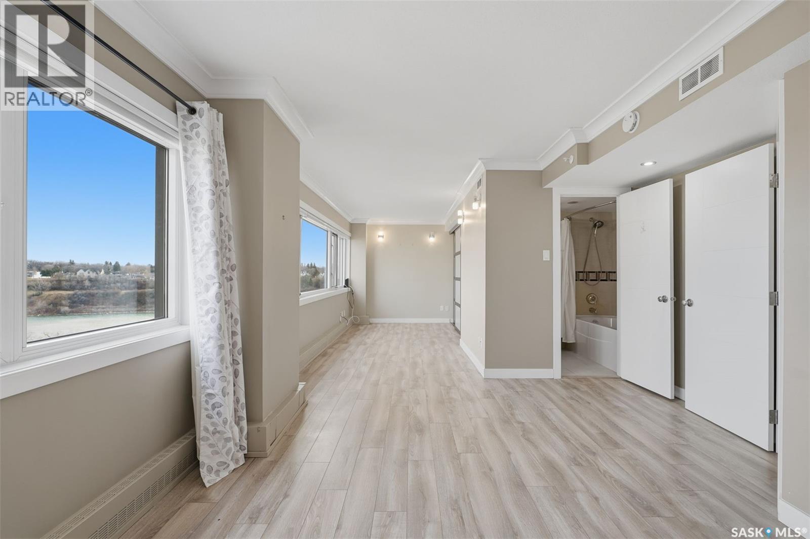 1080 424 Spadina Crescent E Property Photo 14