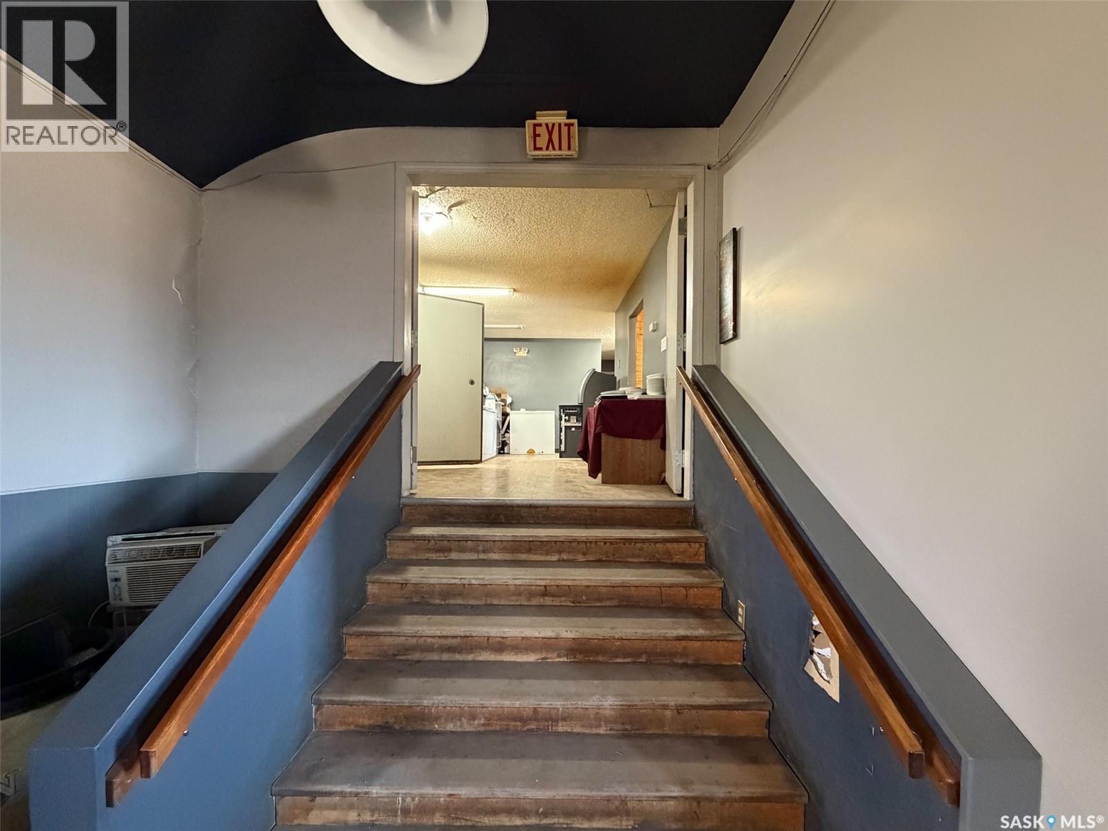 106 1st Street E Property Photo 11