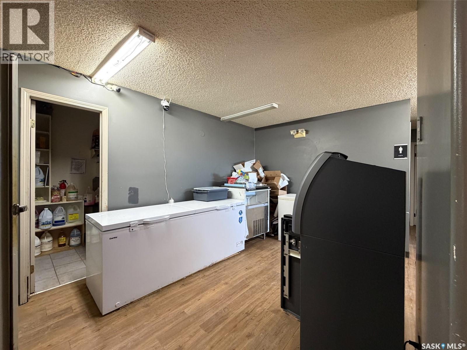 106 1st Street E Property Photo 13