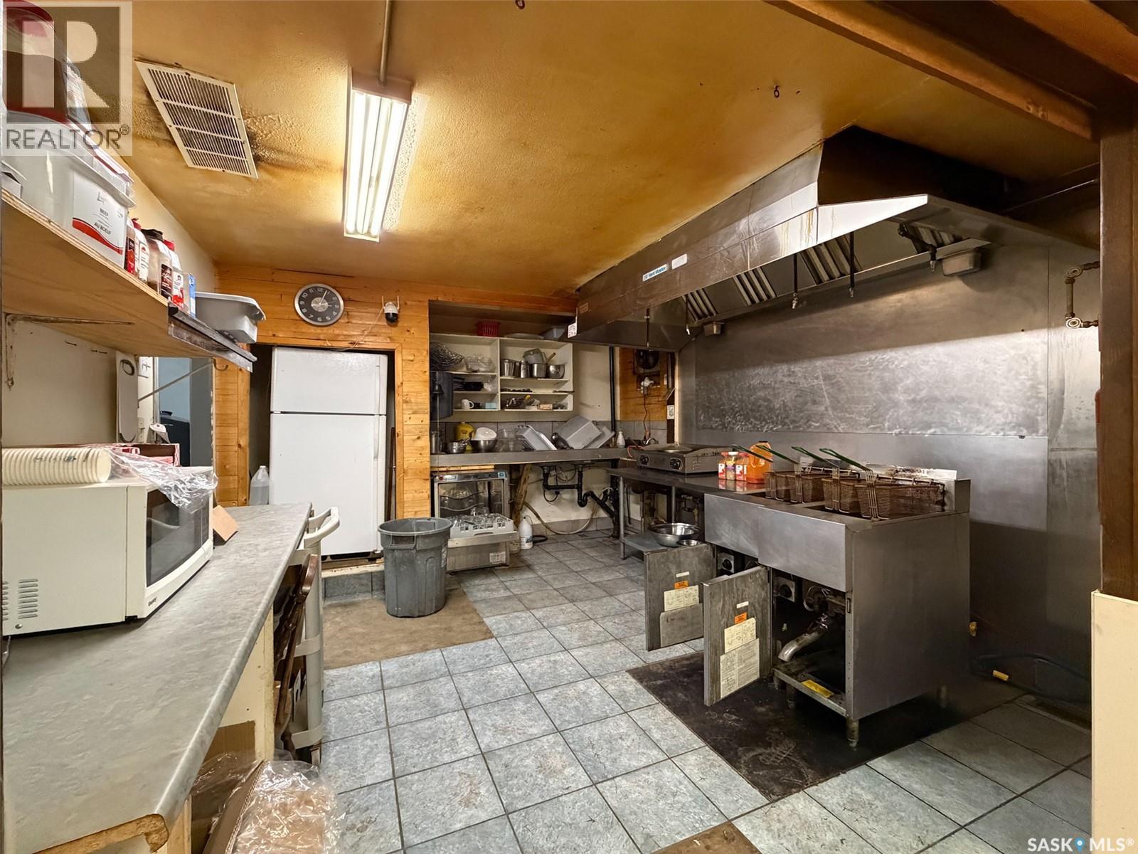 106 1st Street E Property Photo 16