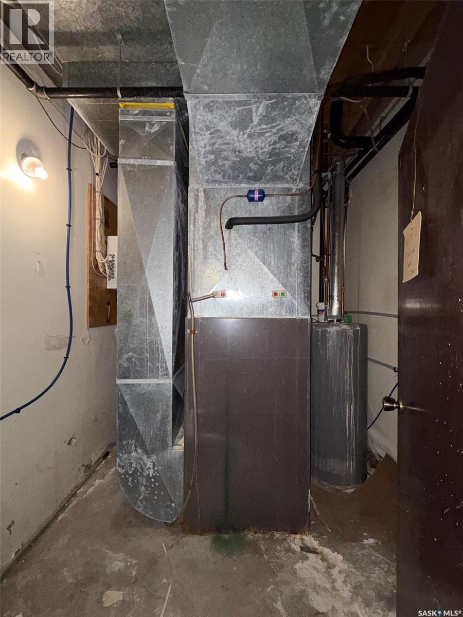 106 1st Street E Property Photo 21