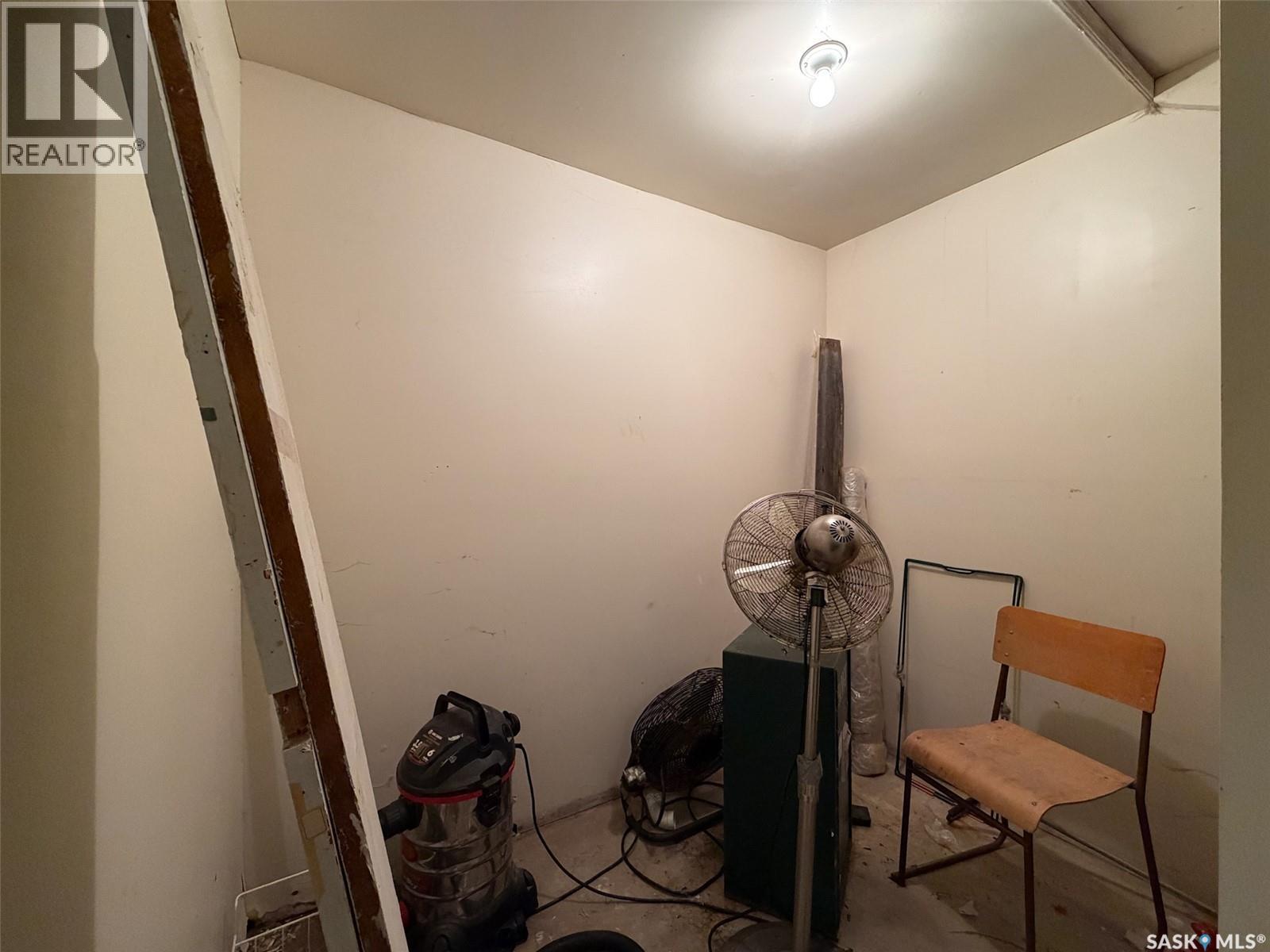 106 1st Street E Property Photo 26