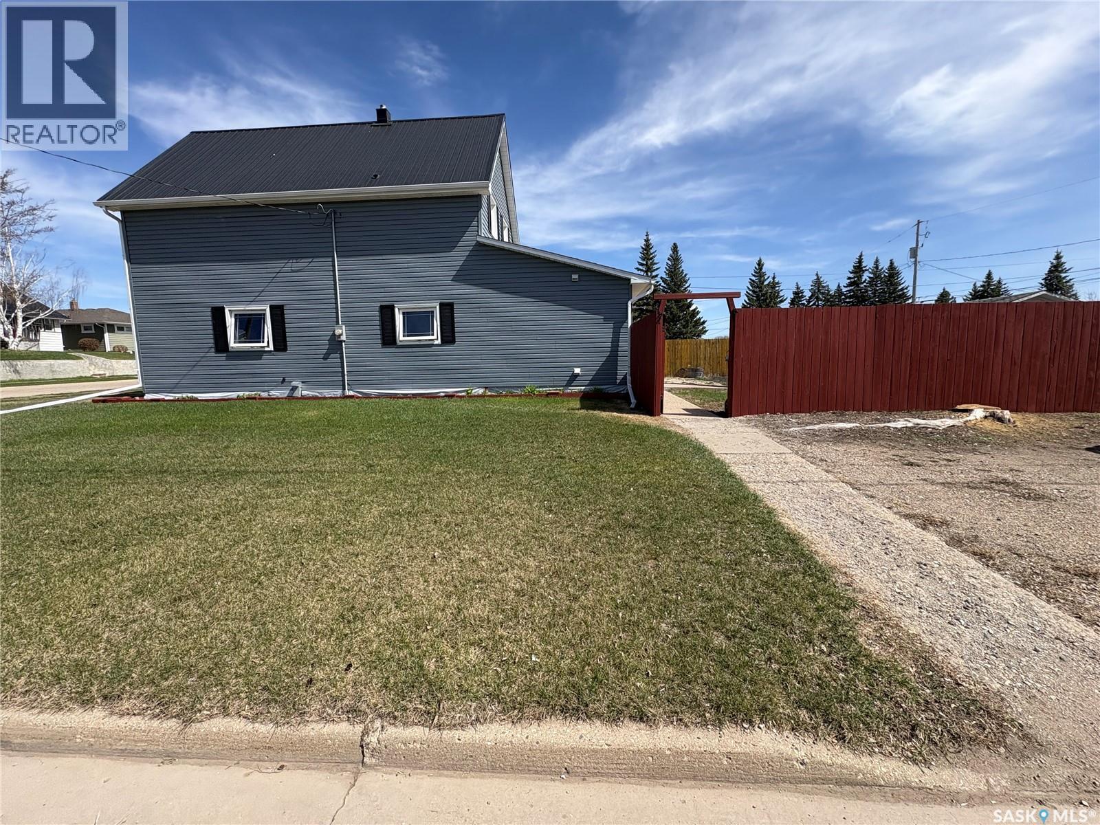 301 8th Avenue E Property Photo 1