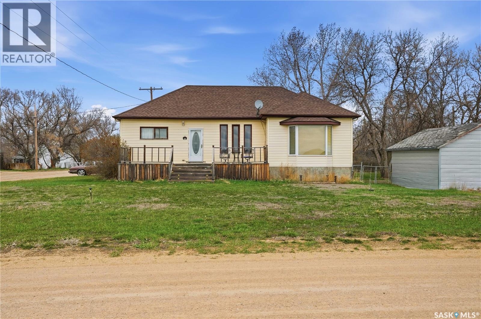 210 Railway Avenue Property Photo 1