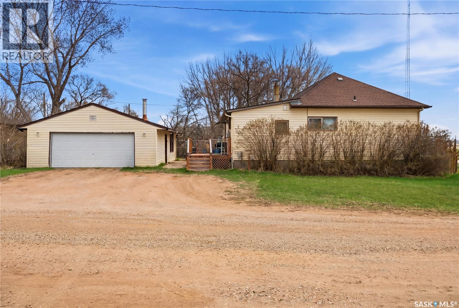 210 Railway Avenue Property Photo 3