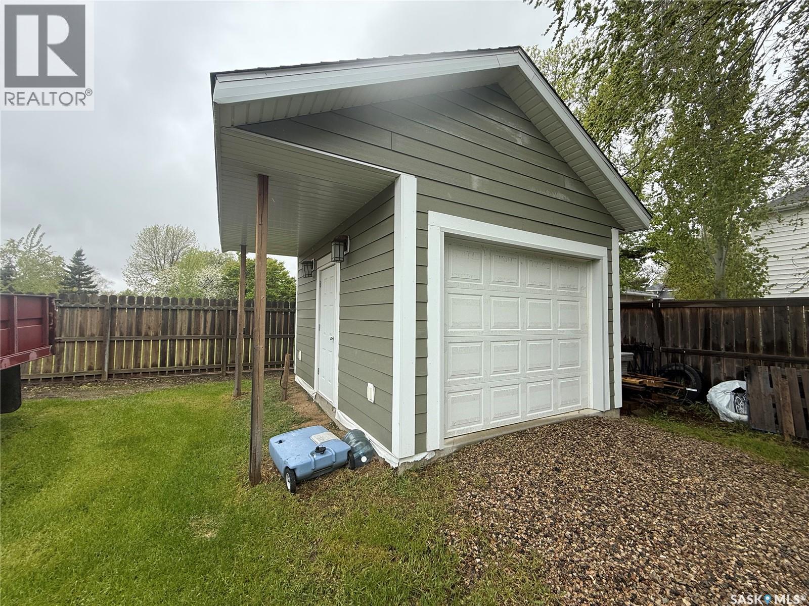 787 Hartney Avenue Property Photo 3