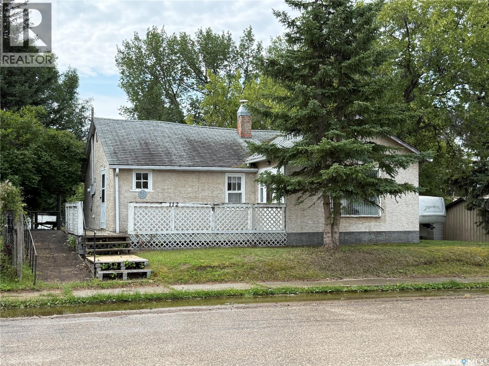 112 1st Avenue W Property Photo 2