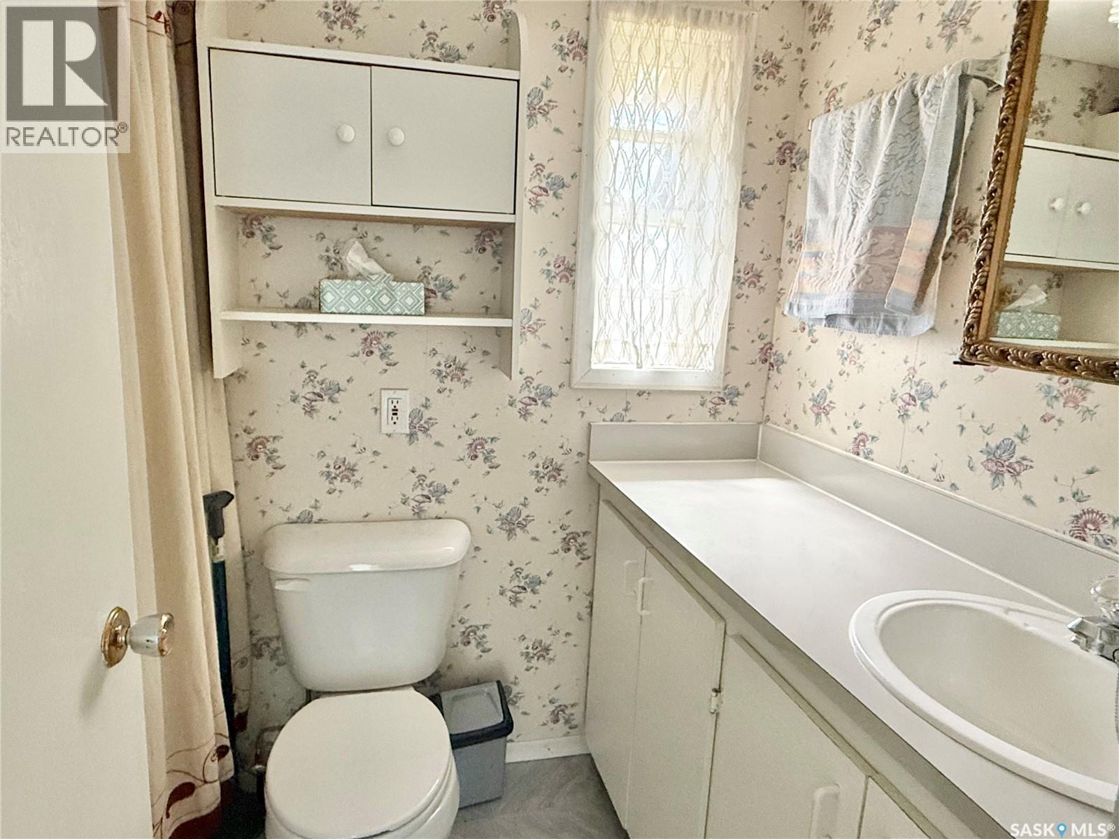 112 1st Avenue W Property Photo 5