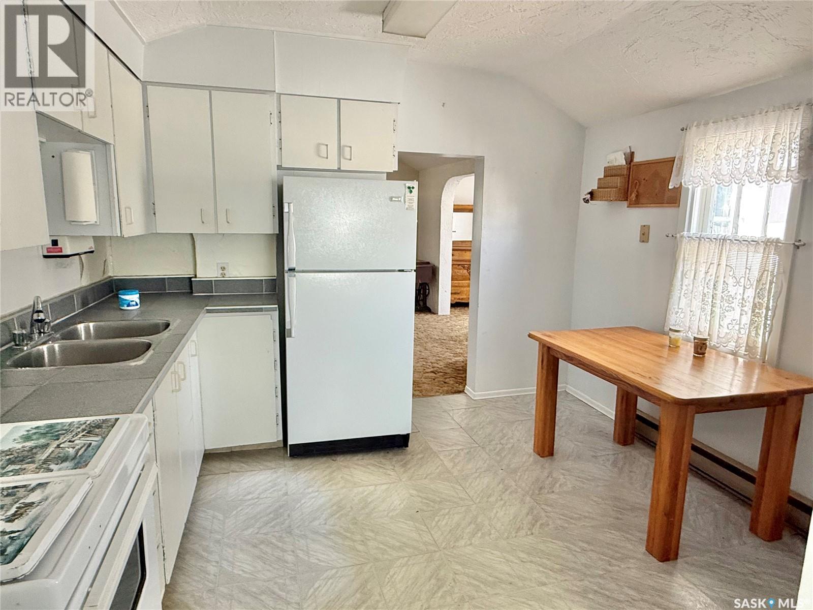112 1st Avenue W Property Photo 7