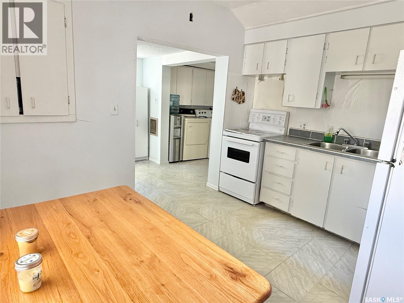 112 1st Avenue W Property Photo 8