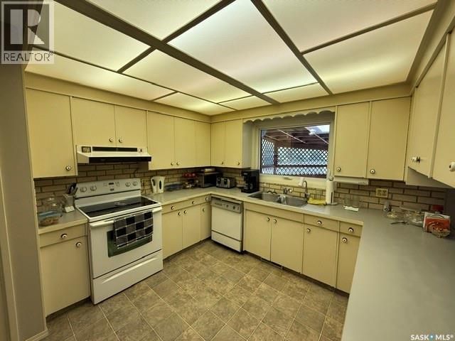 234 Saskatchewan Street E Property Photo 12