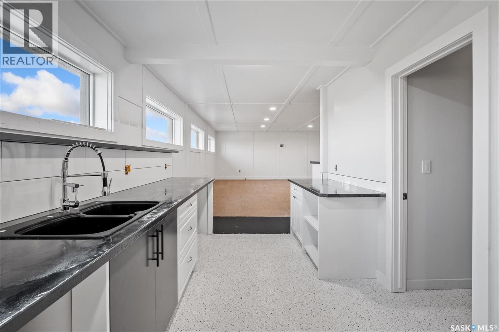 19 Abbey Road Property Photo 29