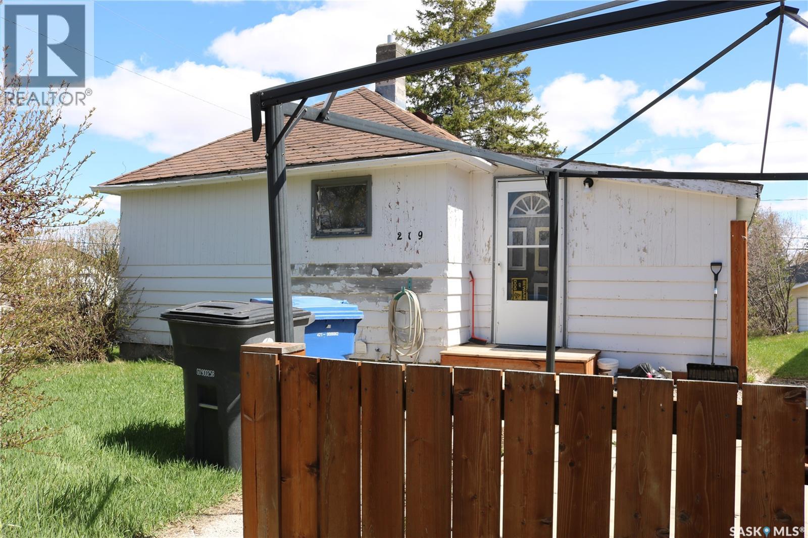 219 Carlton Street Property Photo 2