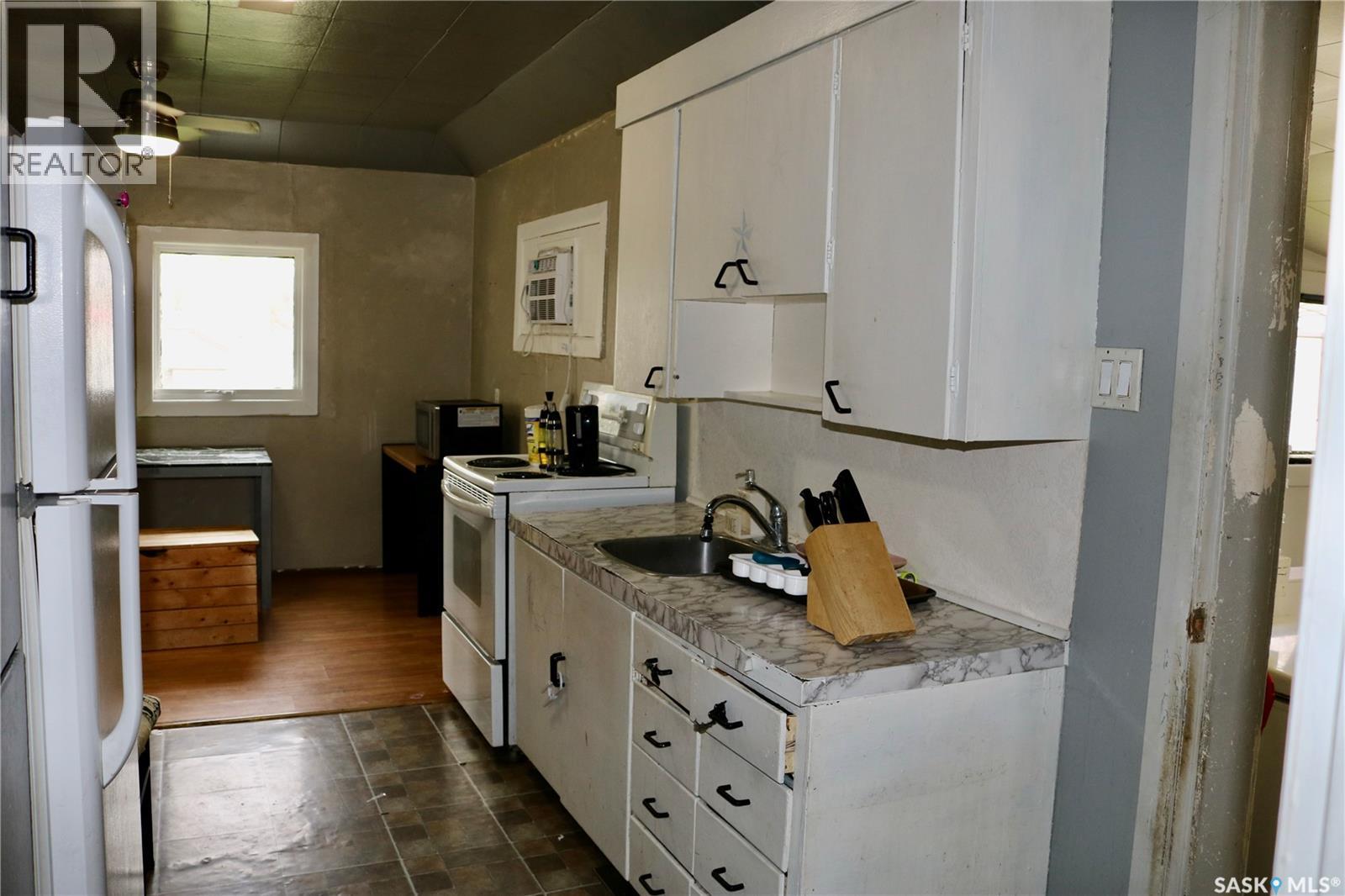 219 Carlton Street Property Photo 7