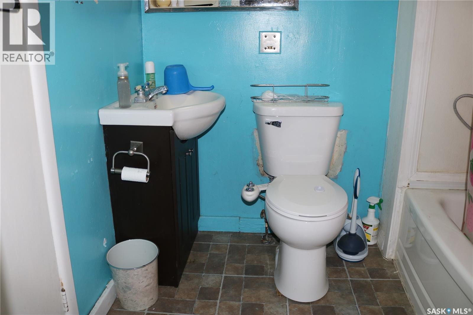 219 Carlton Street Property Photo 16