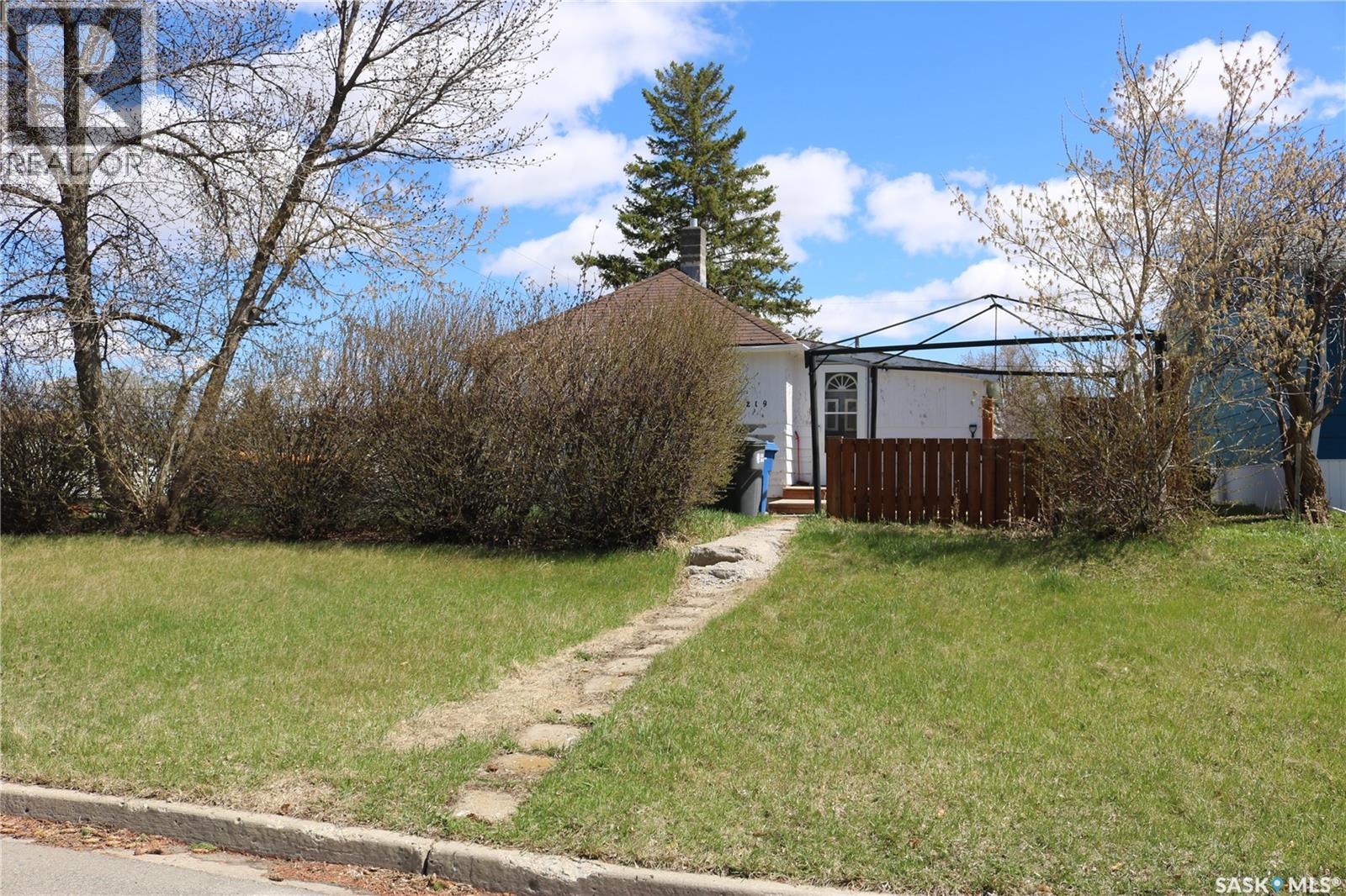 219 Carlton Street Property Photo 22