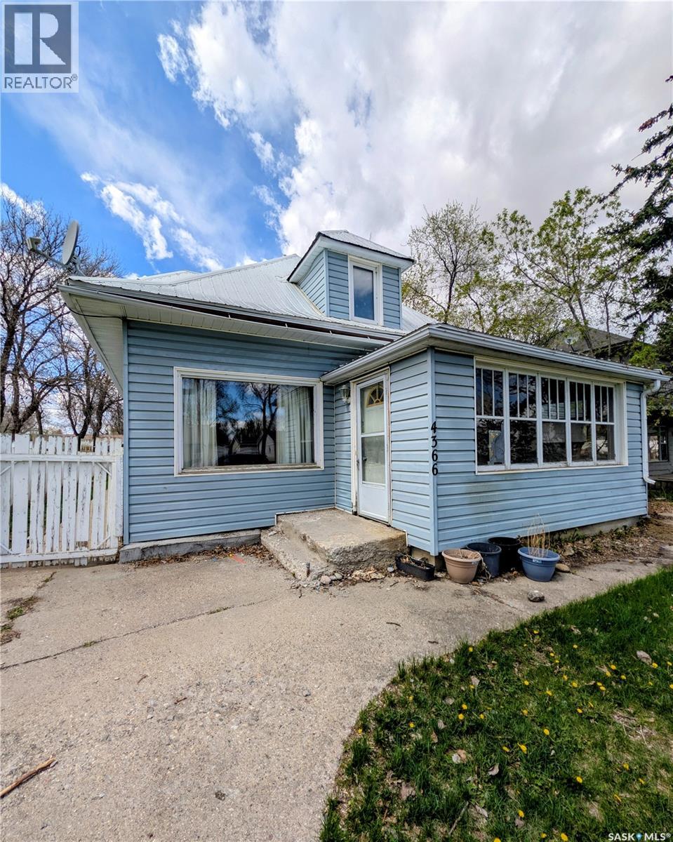 4366 Price Avenue Property Photo 2