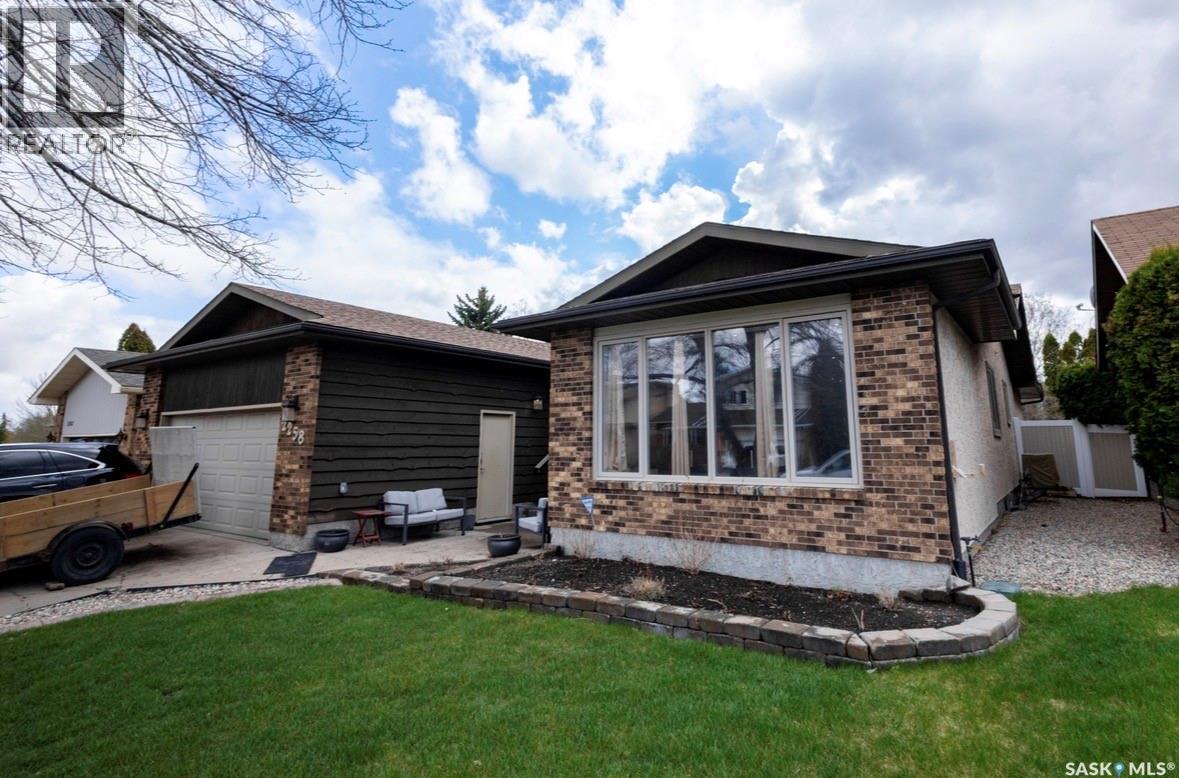 2258 Newis BAY E Property Photo 1