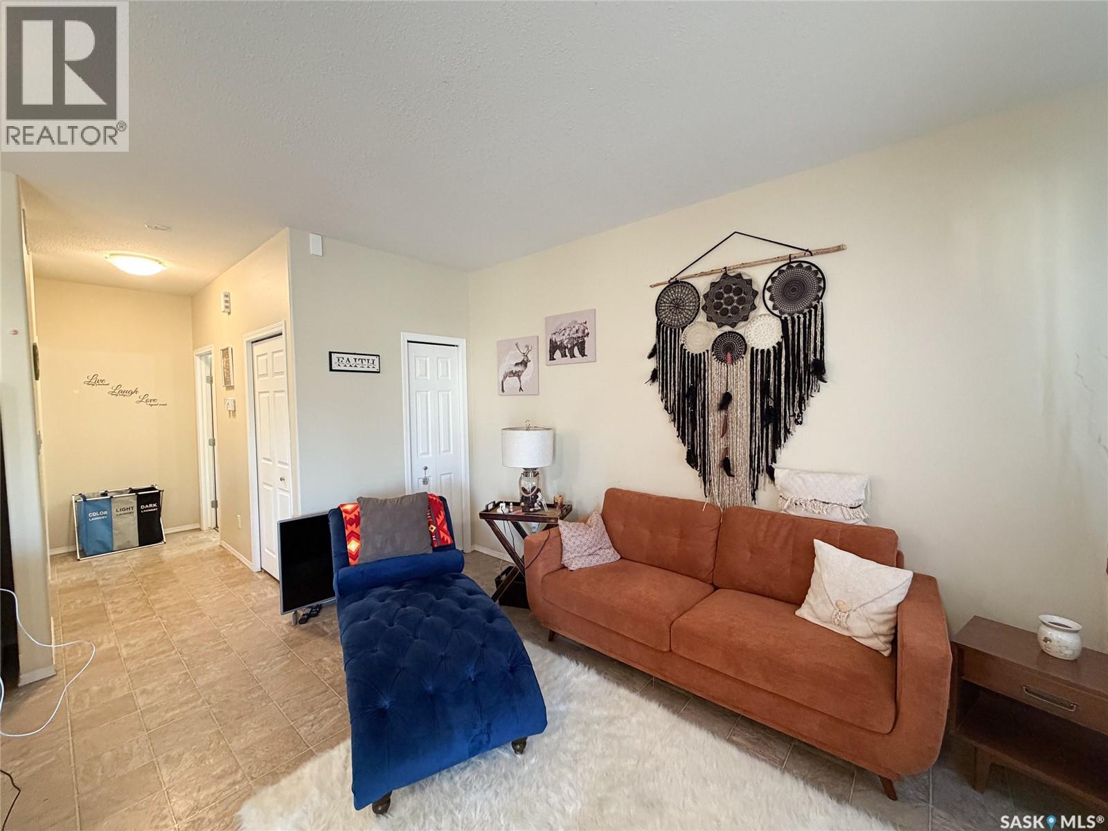 215 2nd Street W Property Photo 3