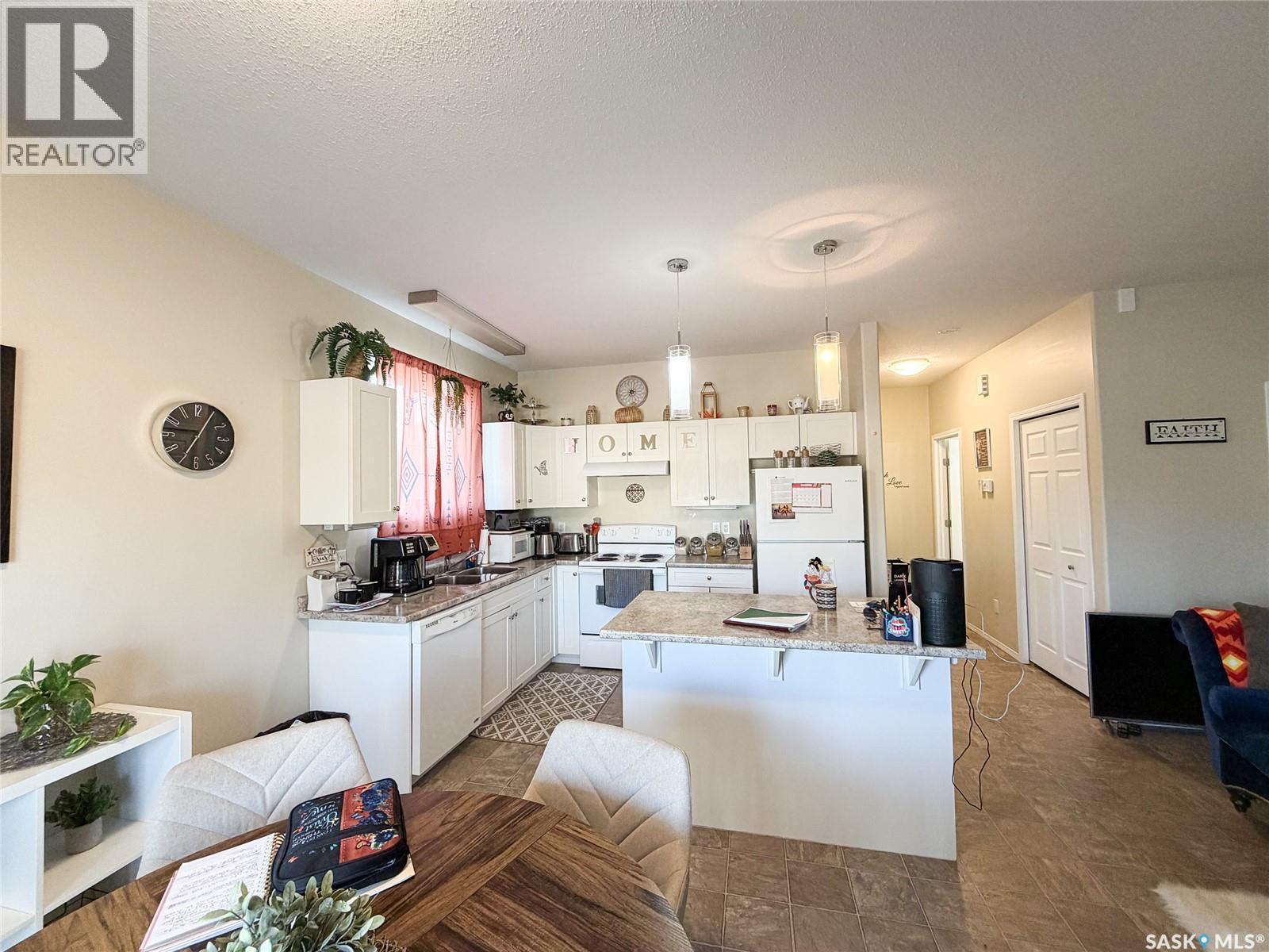 215 2nd Street W Property Photo 7