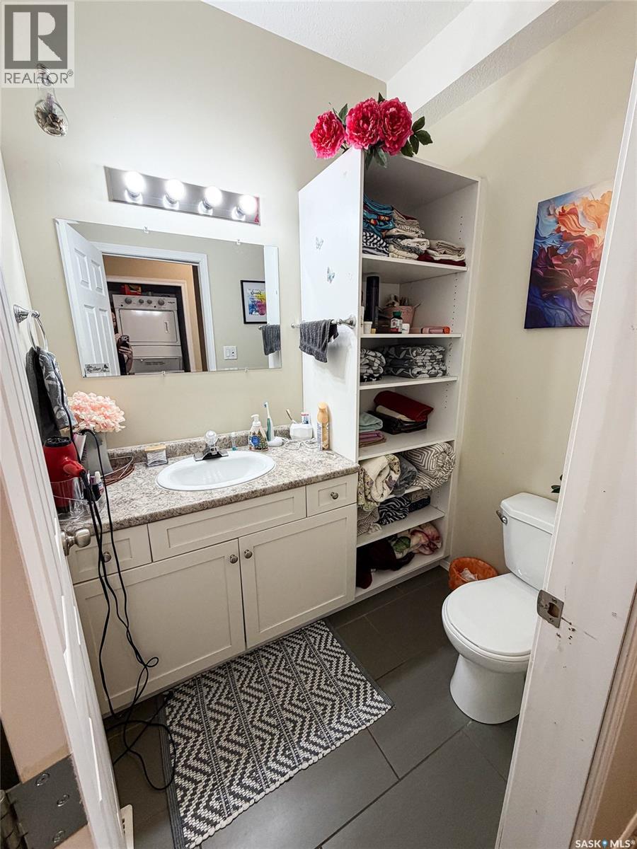 215 2nd Street W Property Photo 8