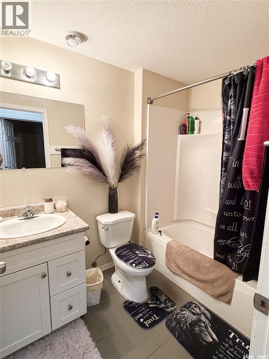 215 2nd Street W Property Photo 14