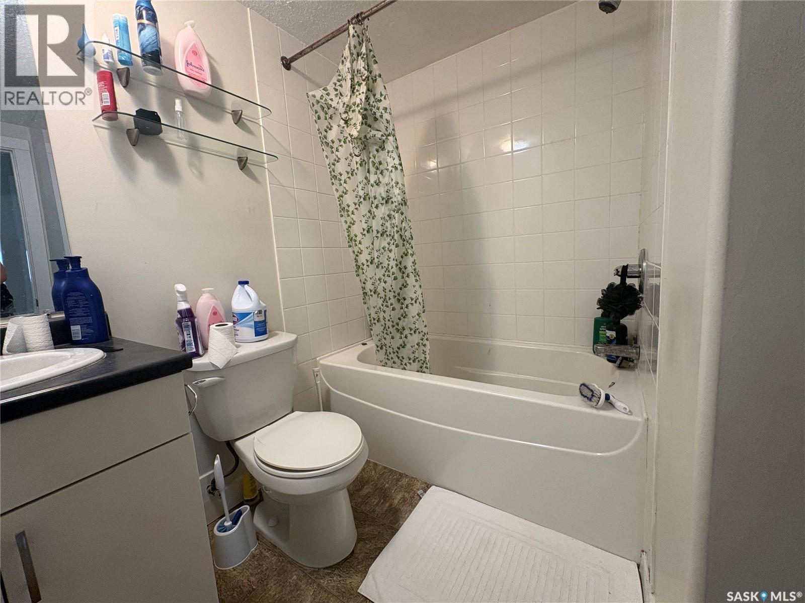 3 2060 Lorne Street Property Photo 10