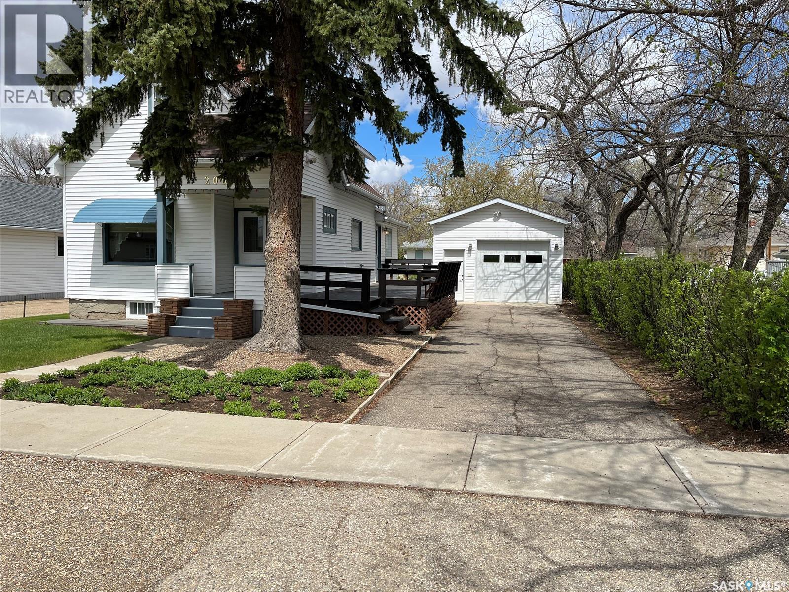 209 2nd Avenue W Property Photo 1
