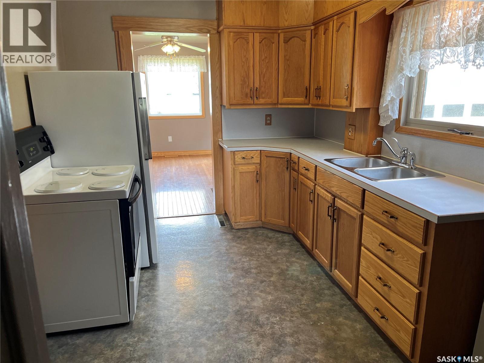 209 2nd Avenue W Property Photo 3