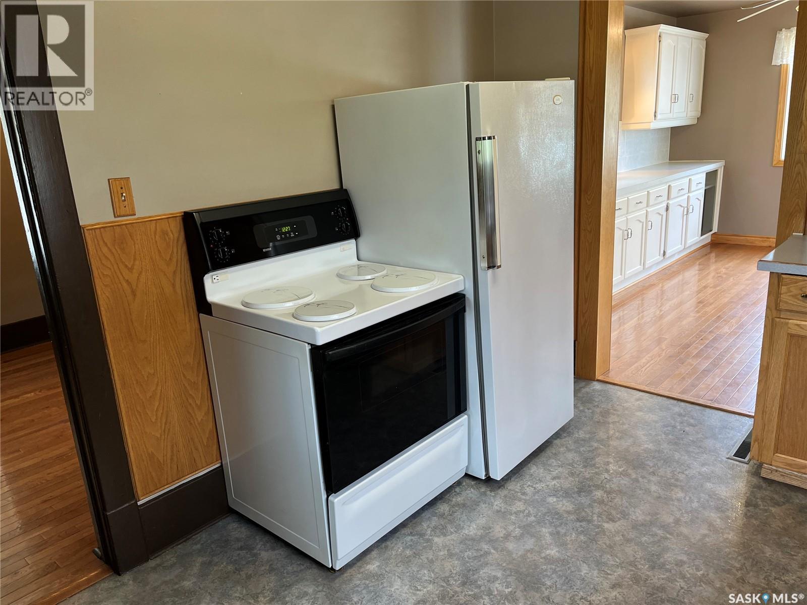 209 2nd Avenue W Property Photo 4
