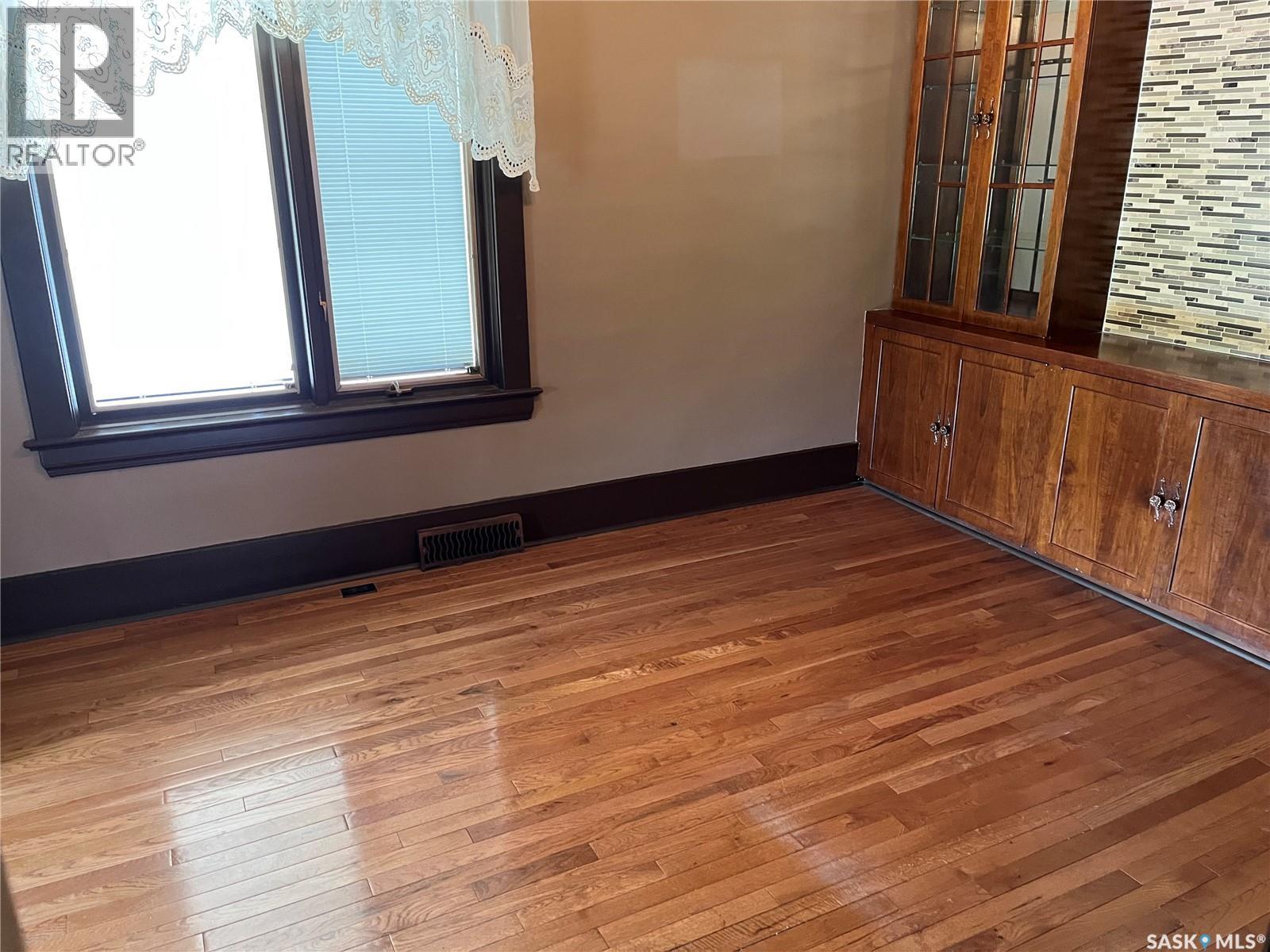 209 2nd Avenue W Property Photo 5