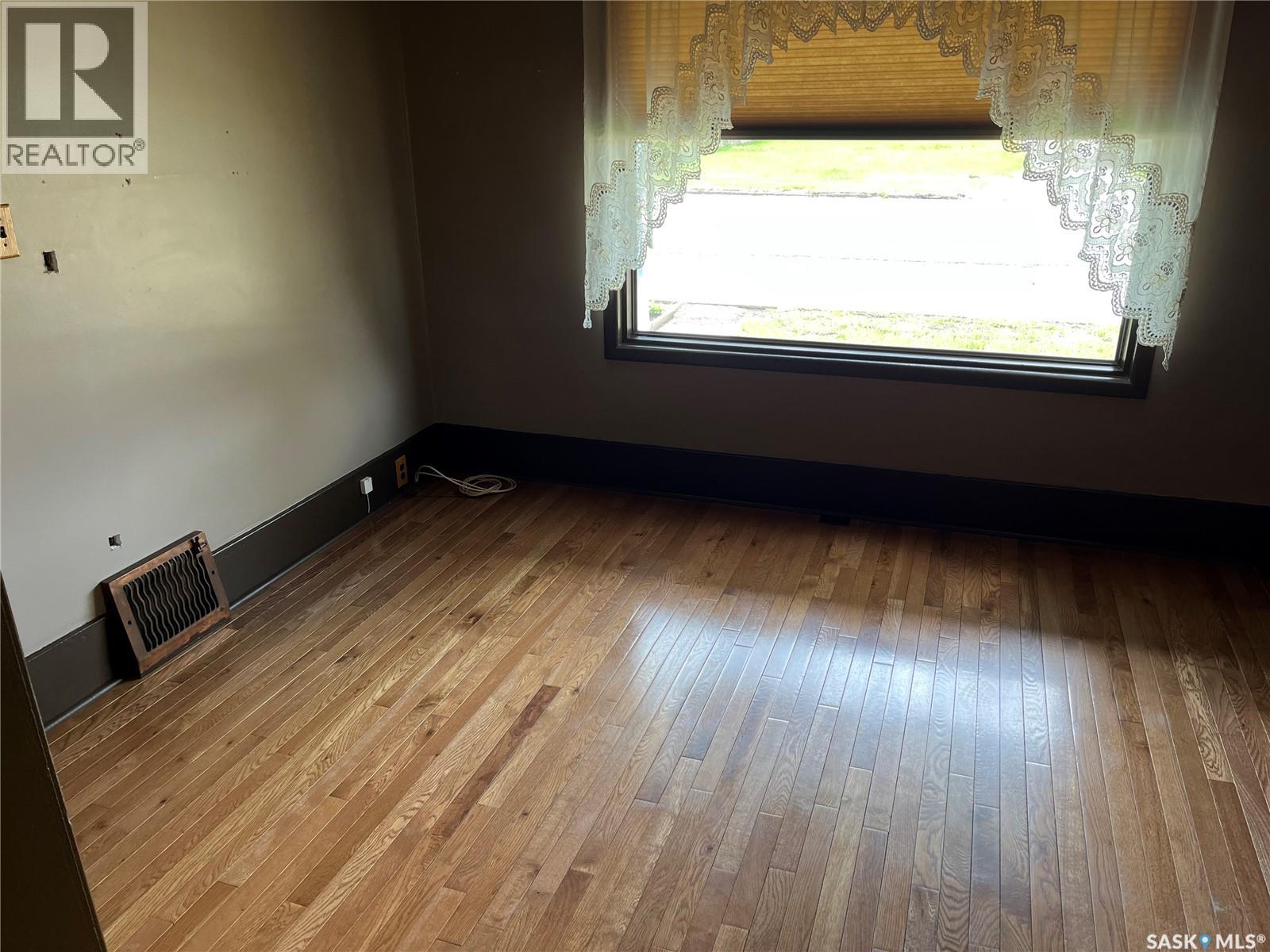 209 2nd Avenue W Property Photo 7