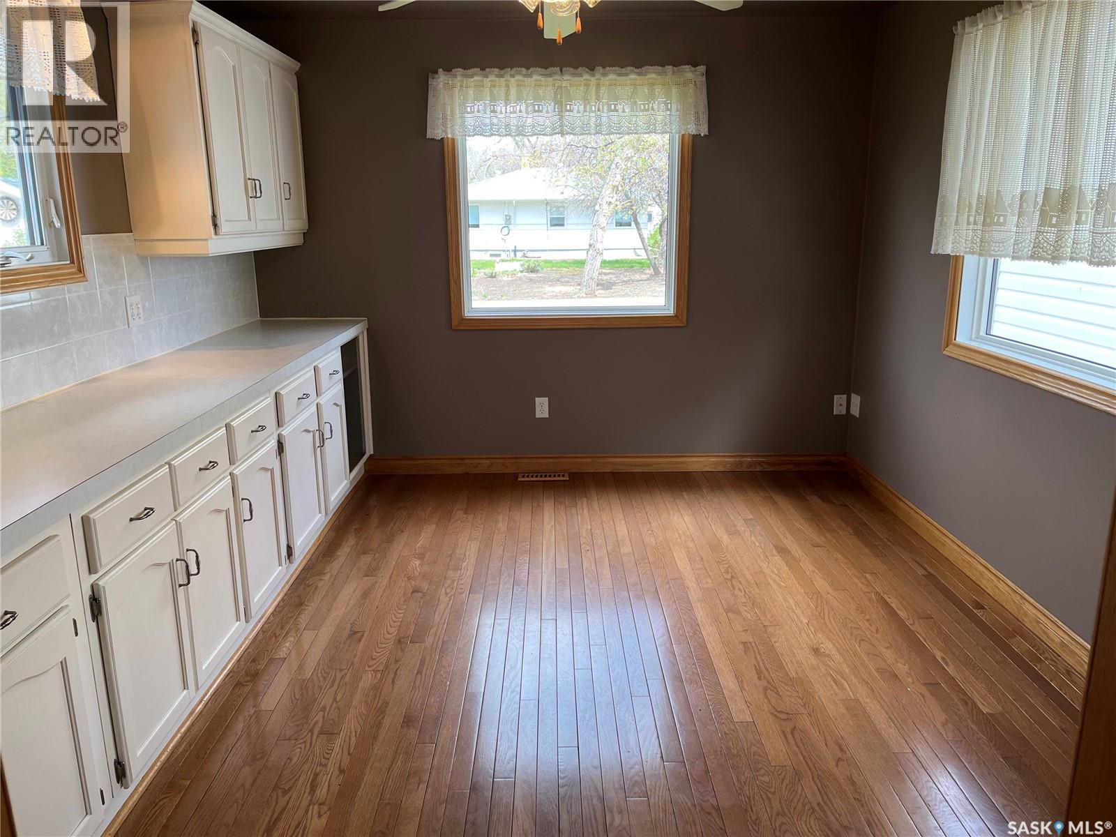 209 2nd Avenue W Property Photo 9
