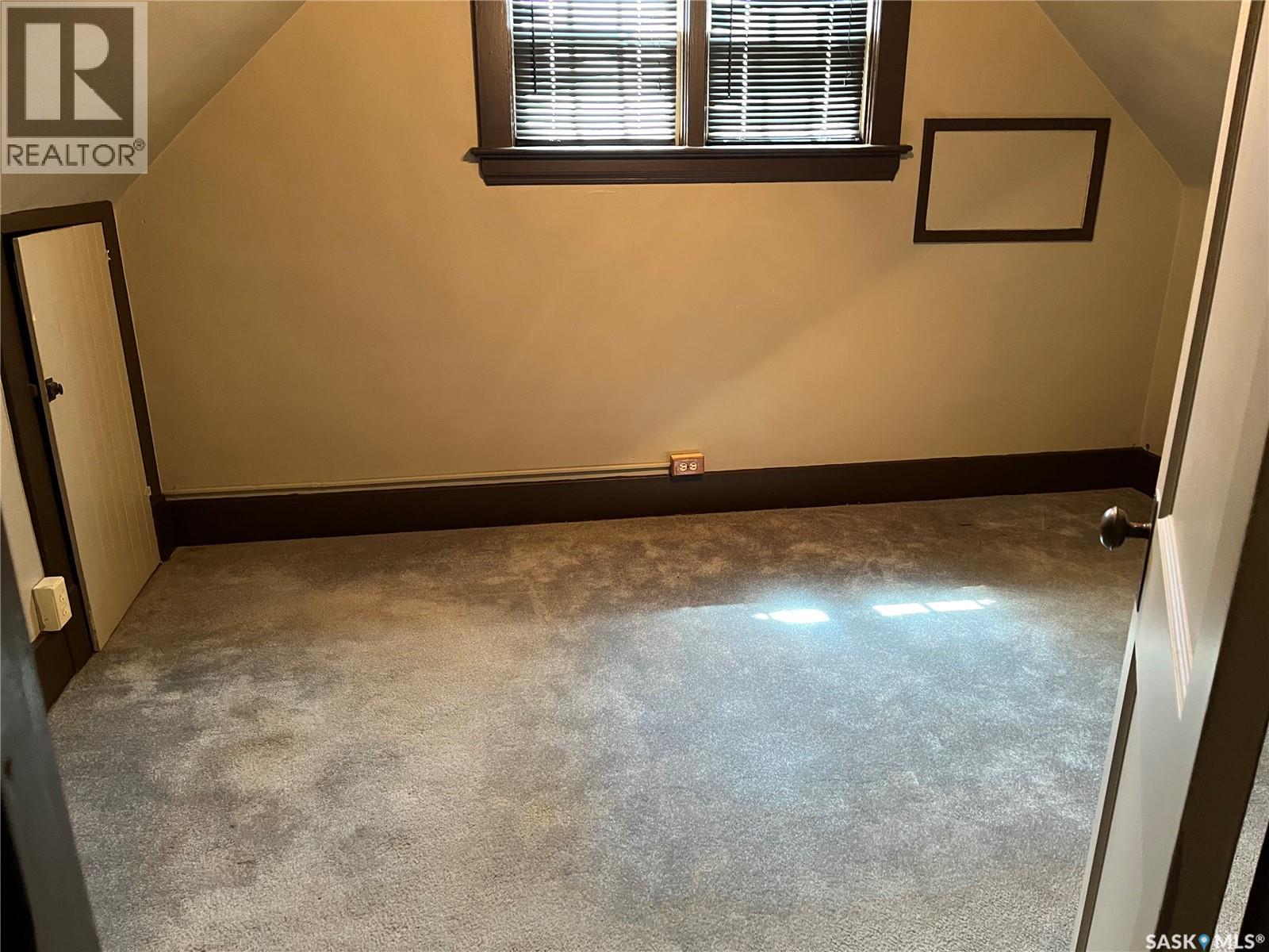 209 2nd Avenue W Property Photo 12