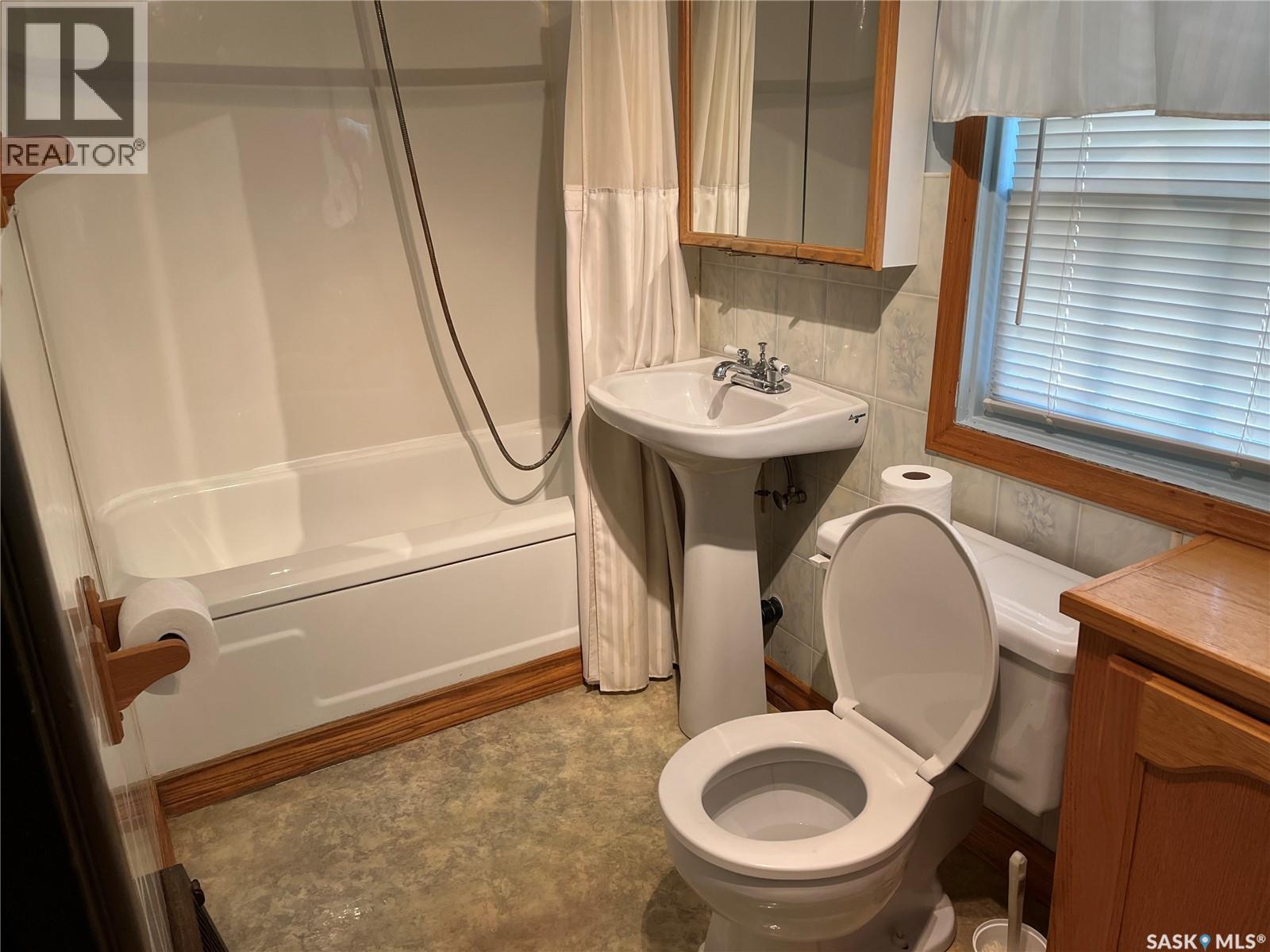 209 2nd Avenue W Property Photo 16