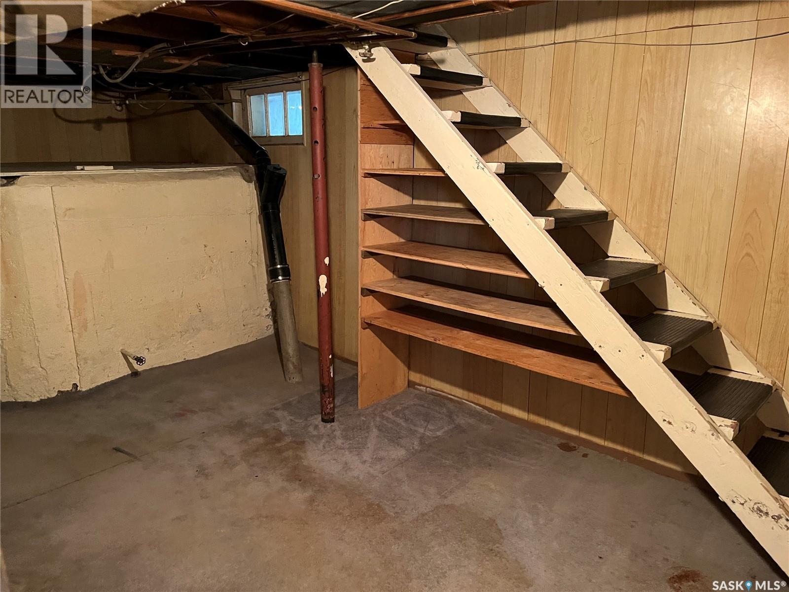 209 2nd Avenue W Property Photo 22