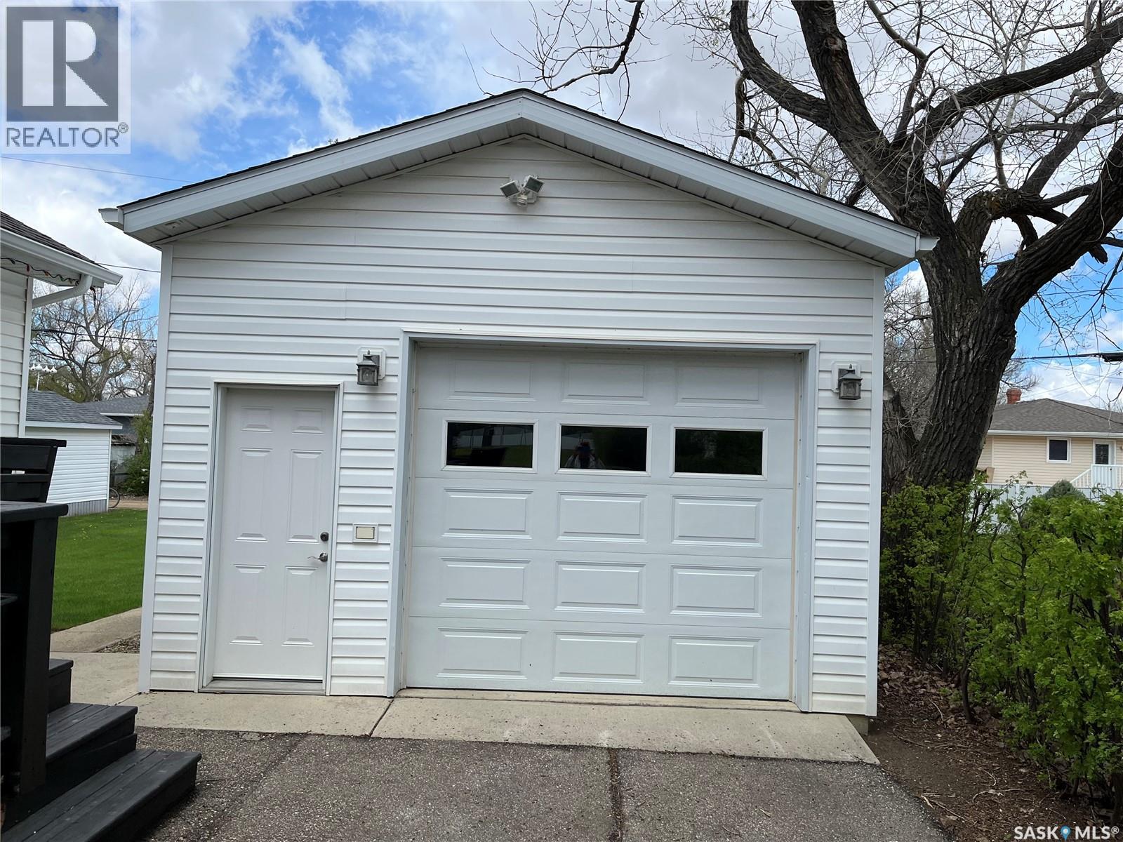209 2nd Avenue W Property Photo 27