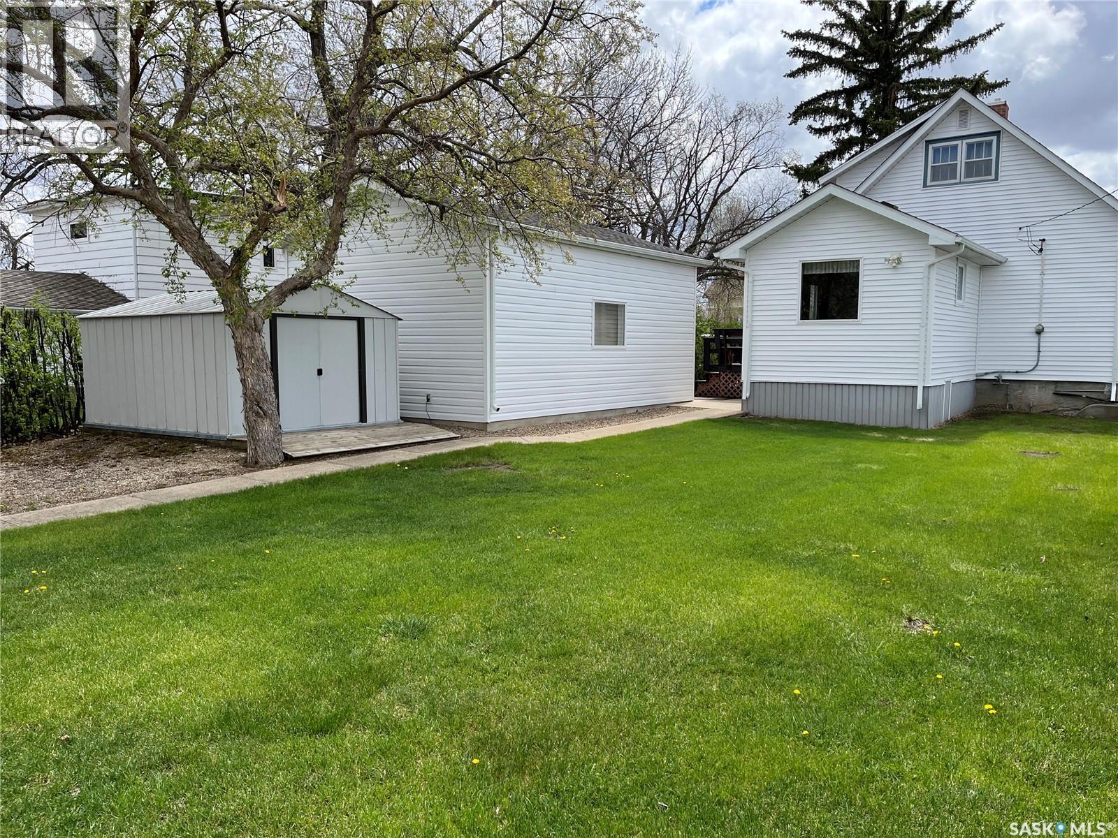 209 2nd Avenue W Property Photo 33