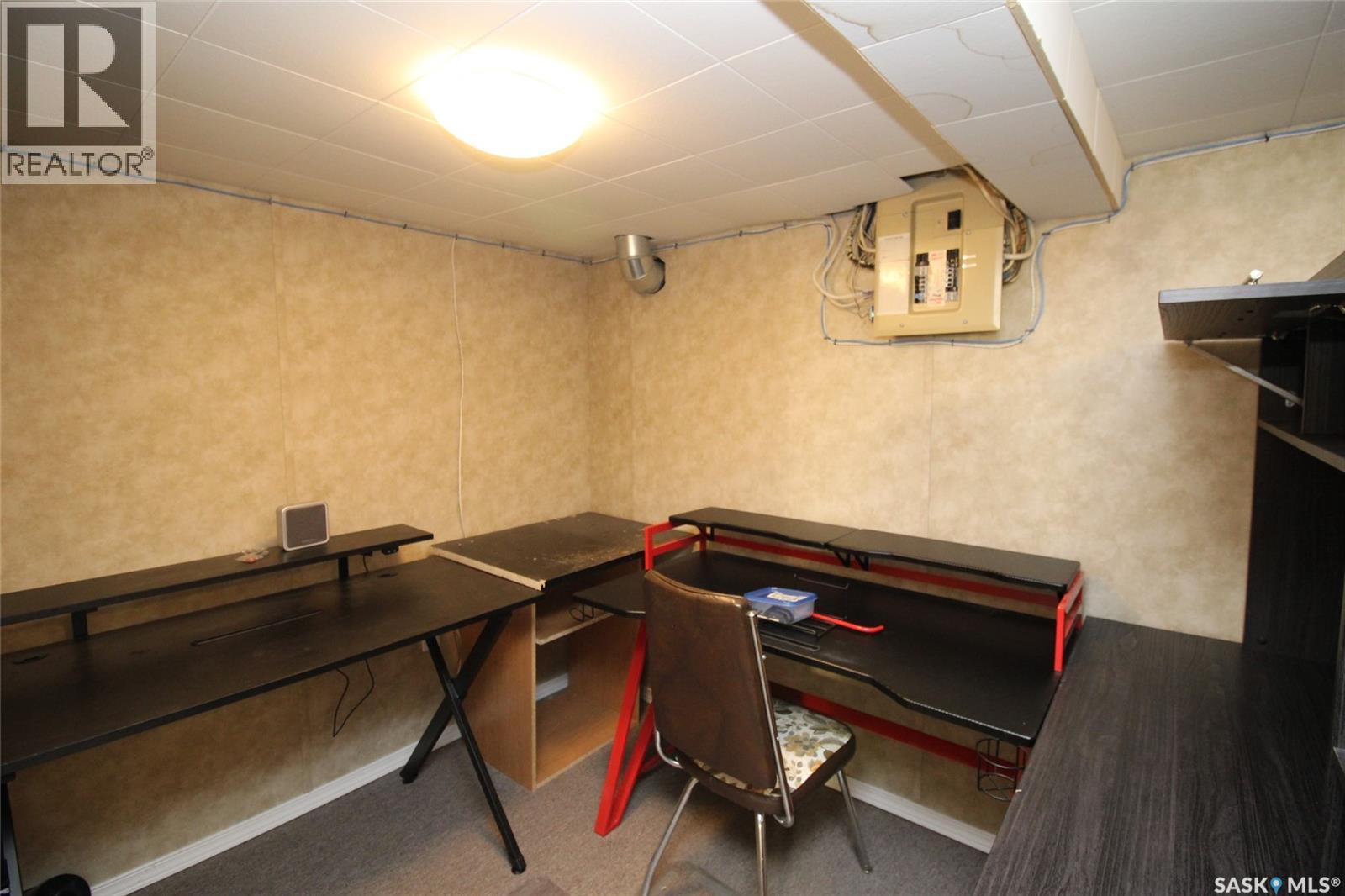 403 4th Street W Property Photo 18