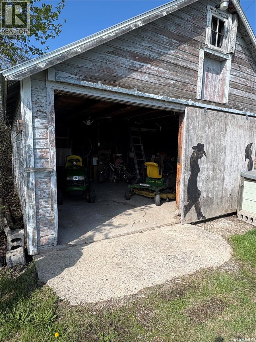 Astren Acreage Property Photo 39