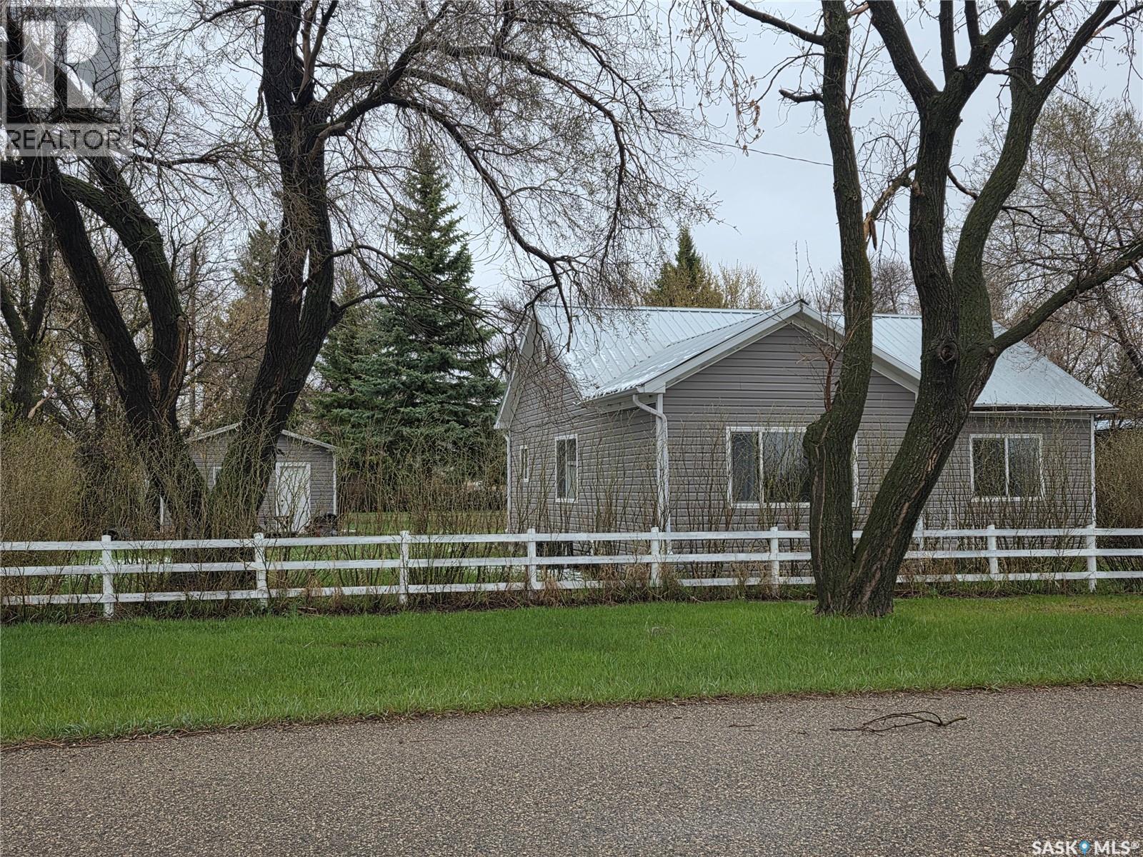 700 Railway Avenue Property Photo 2
