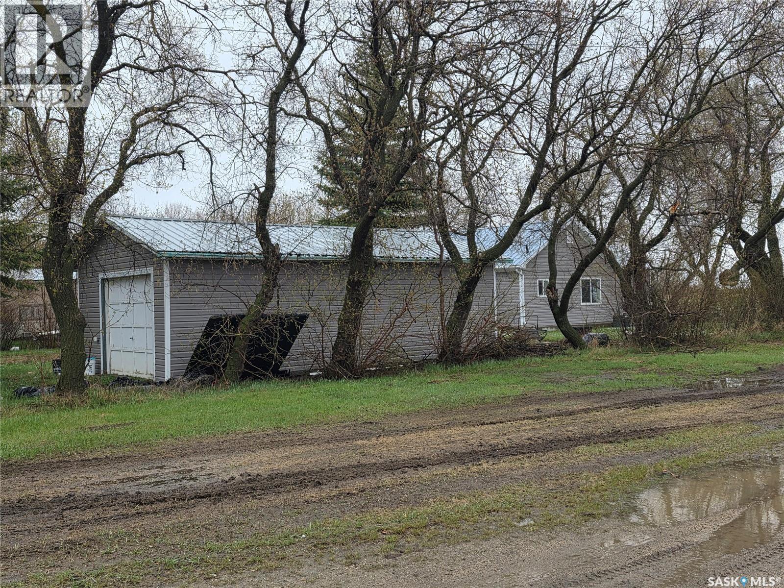700 Railway Avenue Property Photo 3