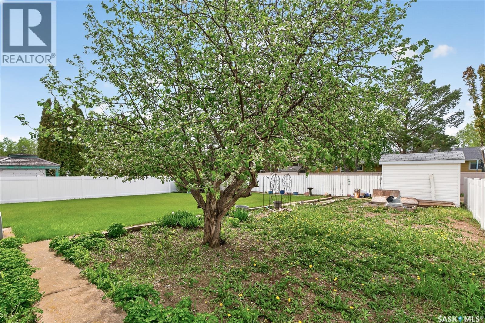 1381 Prince Crescent Property Photo 54