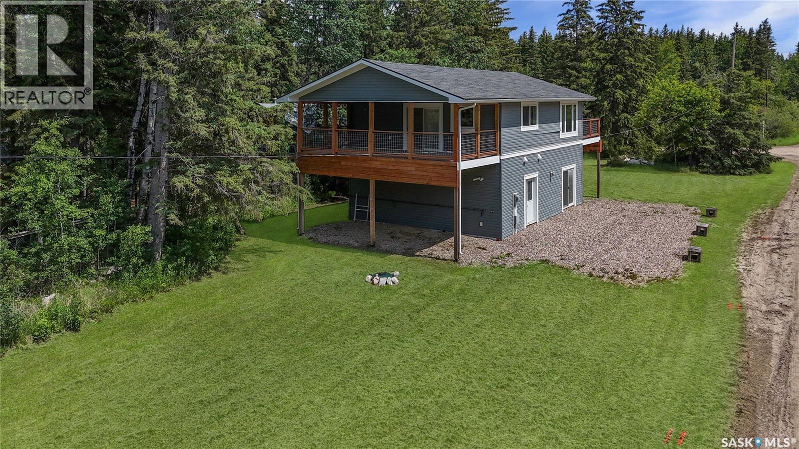 720 Railway Street Property Photo 2