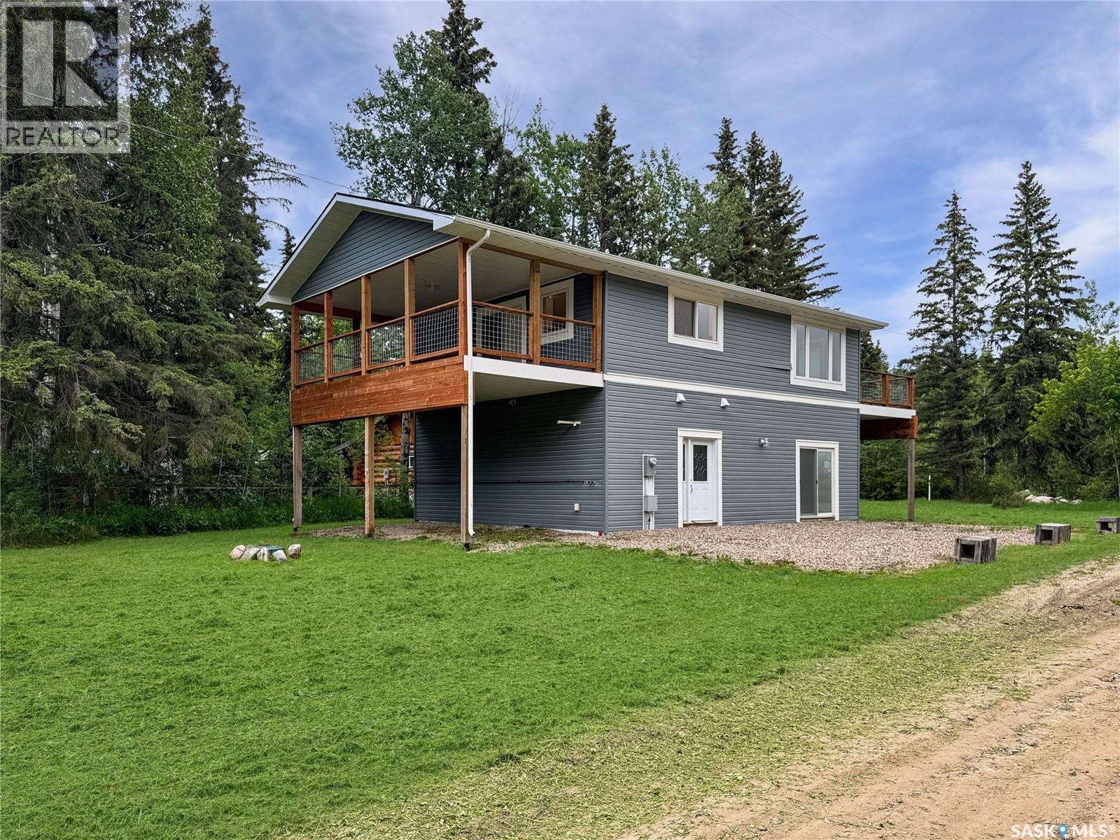 720 Railway Street Property Photo 4